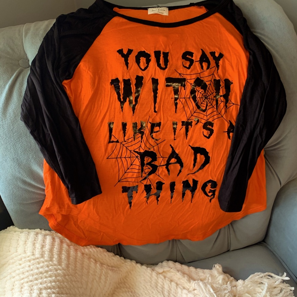 Free ship 🆕Free Kisses 🎃 Halloween shirt 🎃